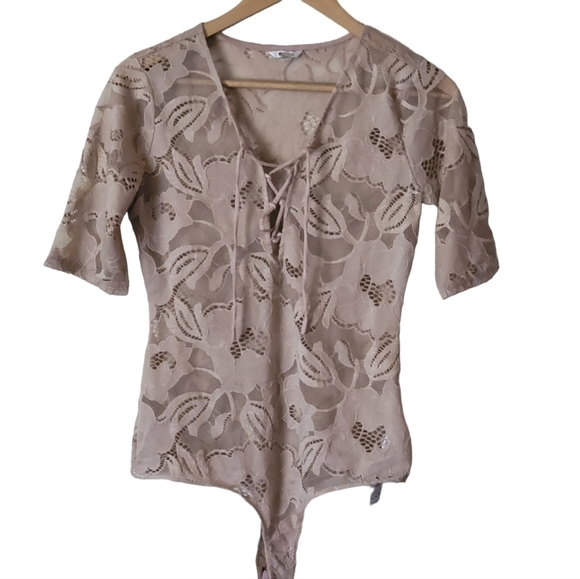 Guess Beige Lace Up Corset Rose Bodysuit Floral Short Sleeves Mesh New - Picture 4 of 10